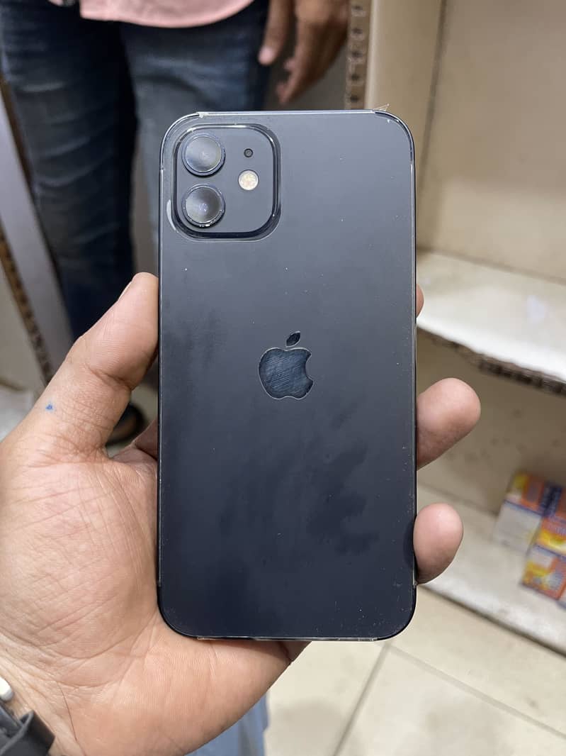 Apple iPhone 12 4