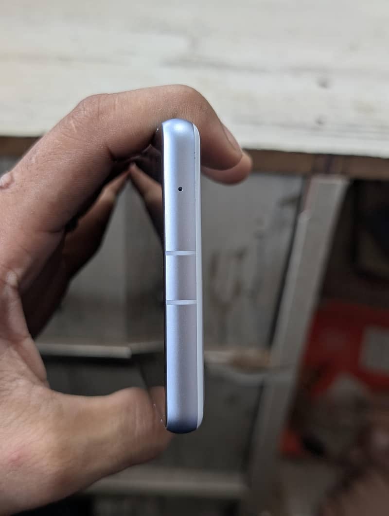 Google Pixel 7a 4