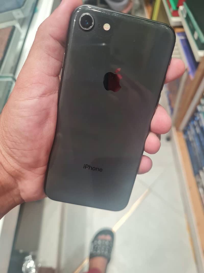 Apple iPhone 8 1