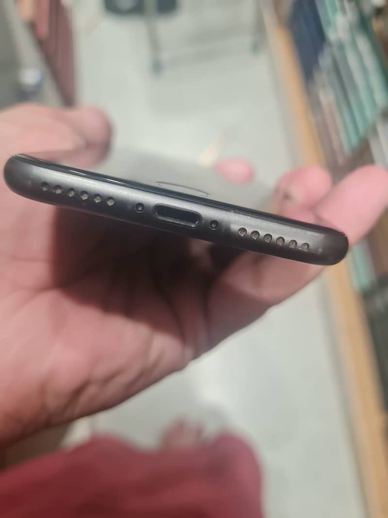 Apple iPhone 8 4