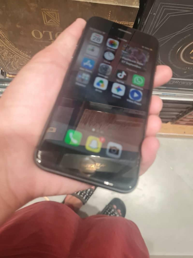 Apple iPhone 8 6