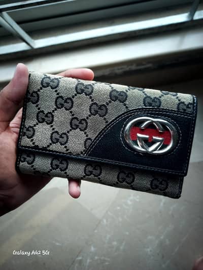 The Gucci Controllato Wallet. Includes Original Card
