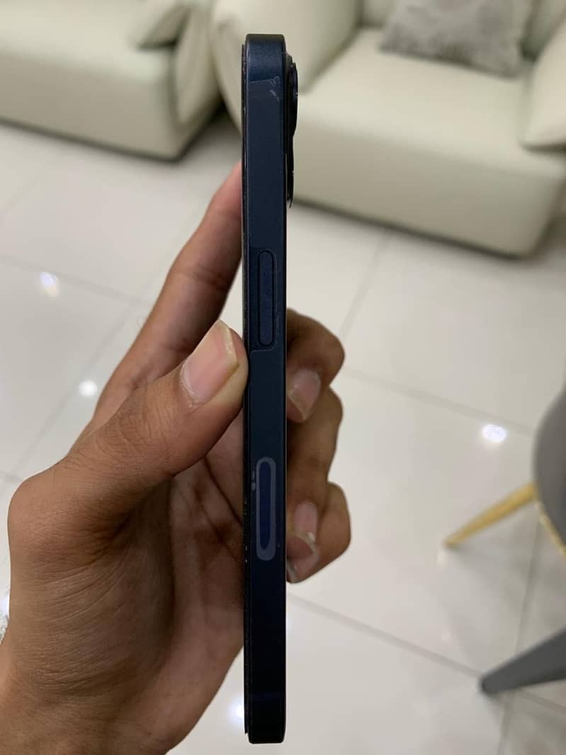 Apple iPhone 13 4
