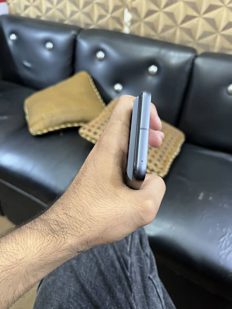 Google Pixel 8 4