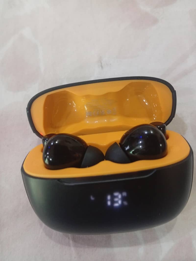 Transformers Bumblebee Earbuds 4