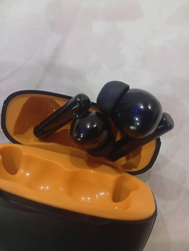Transformers Bumblebee Earbuds 5