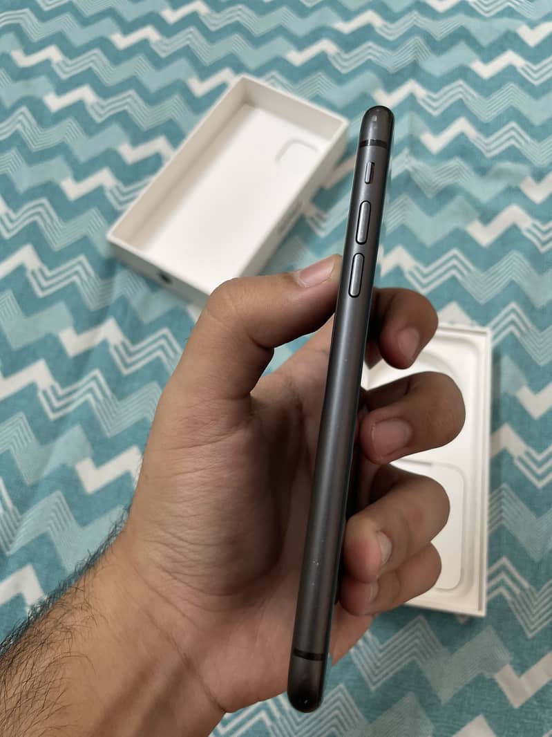 Apple iPhone 11 7
