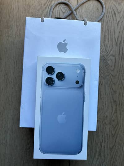 new Apple iphone 18 pro max 256 gb Glacier color for sale