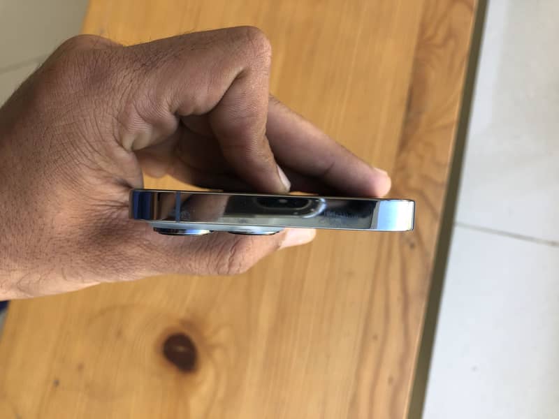 Apple iPhone 13 Pro 1