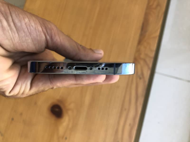 Apple iPhone 13 Pro 4