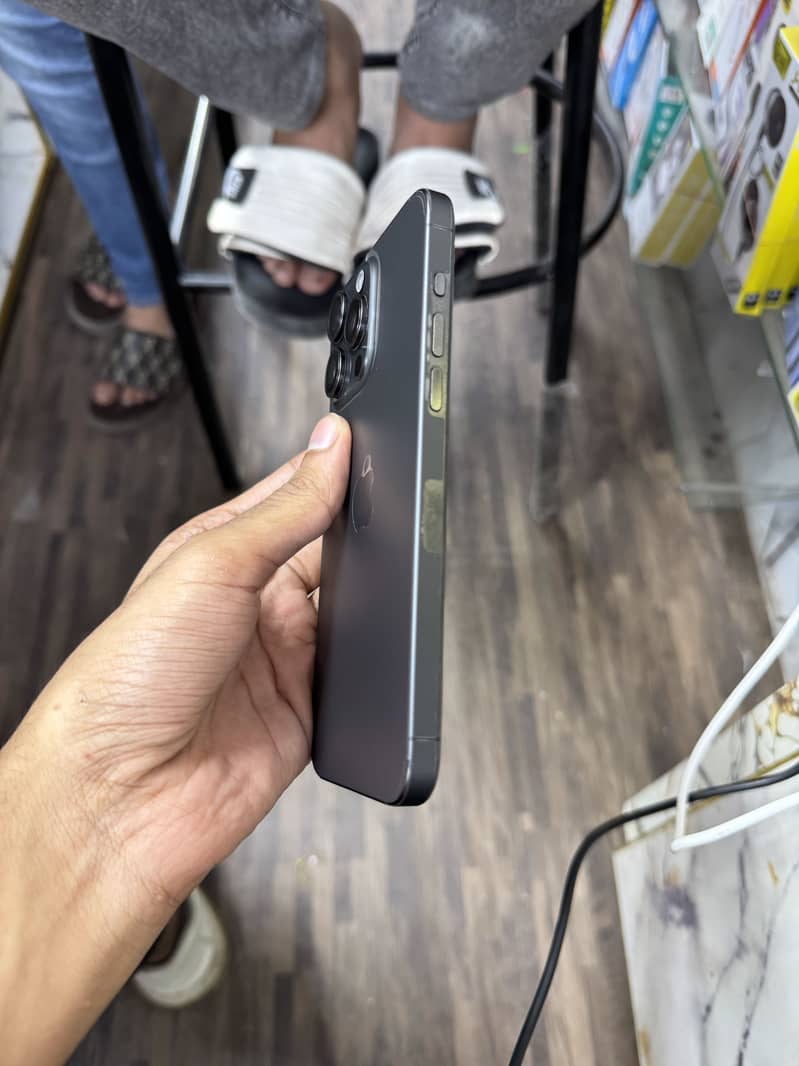 Apple iPhone 15 Pro Max 2