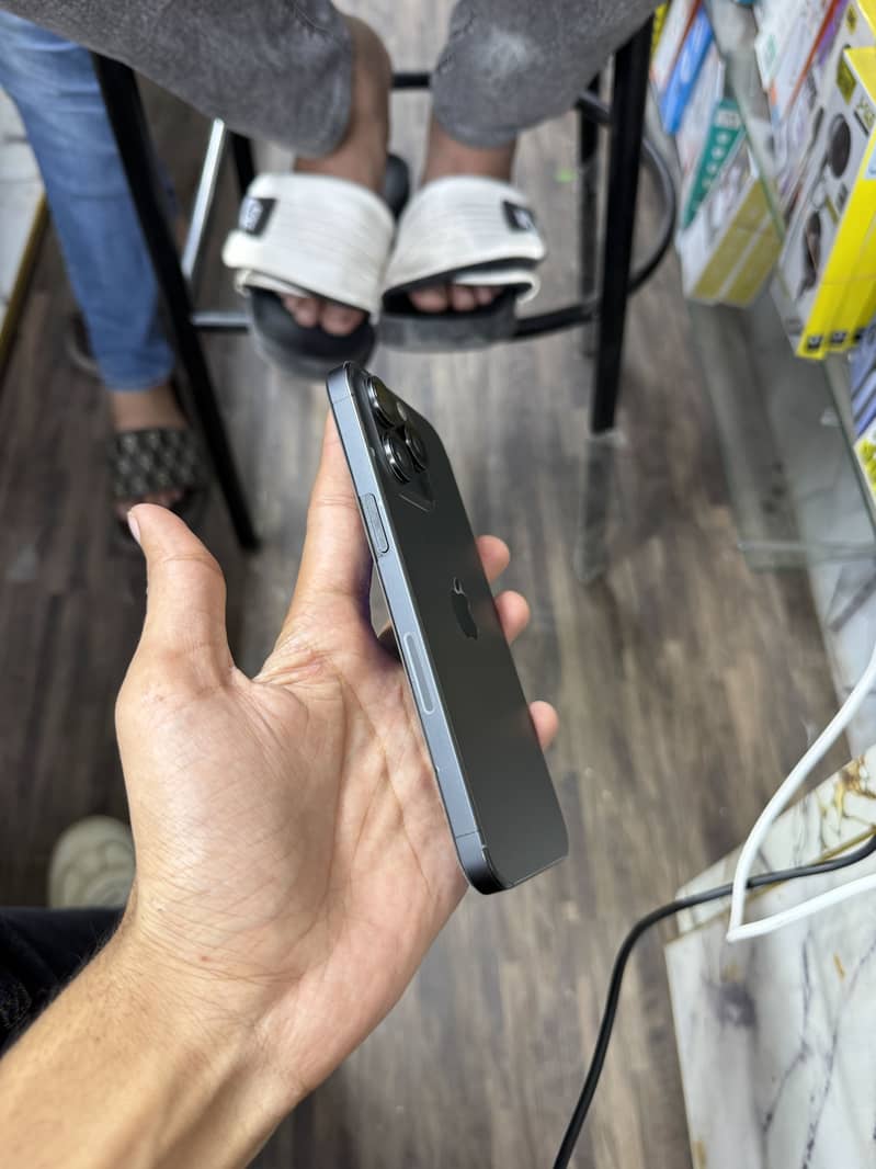 Apple iPhone 15 Pro Max 5