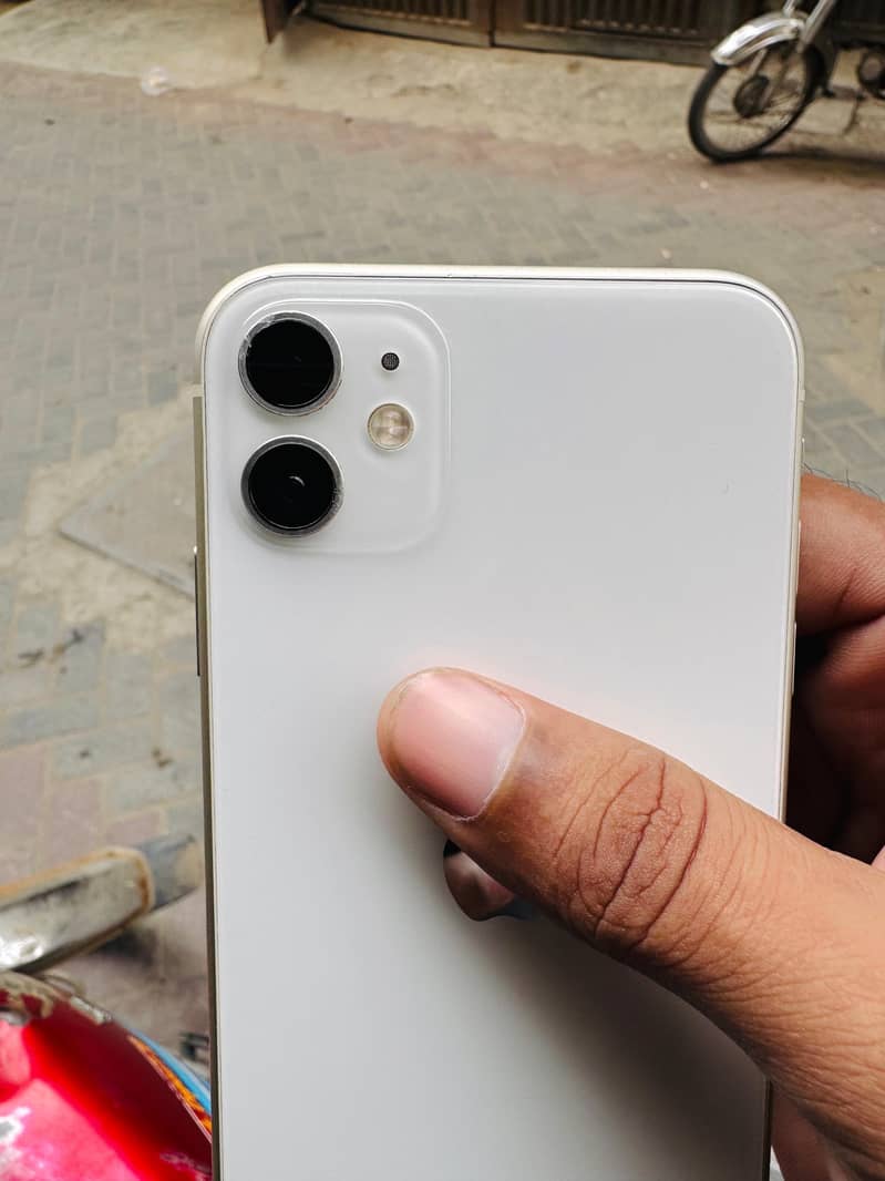 Apple iPhone 11 3