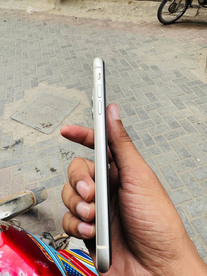 Apple iPhone 11 6