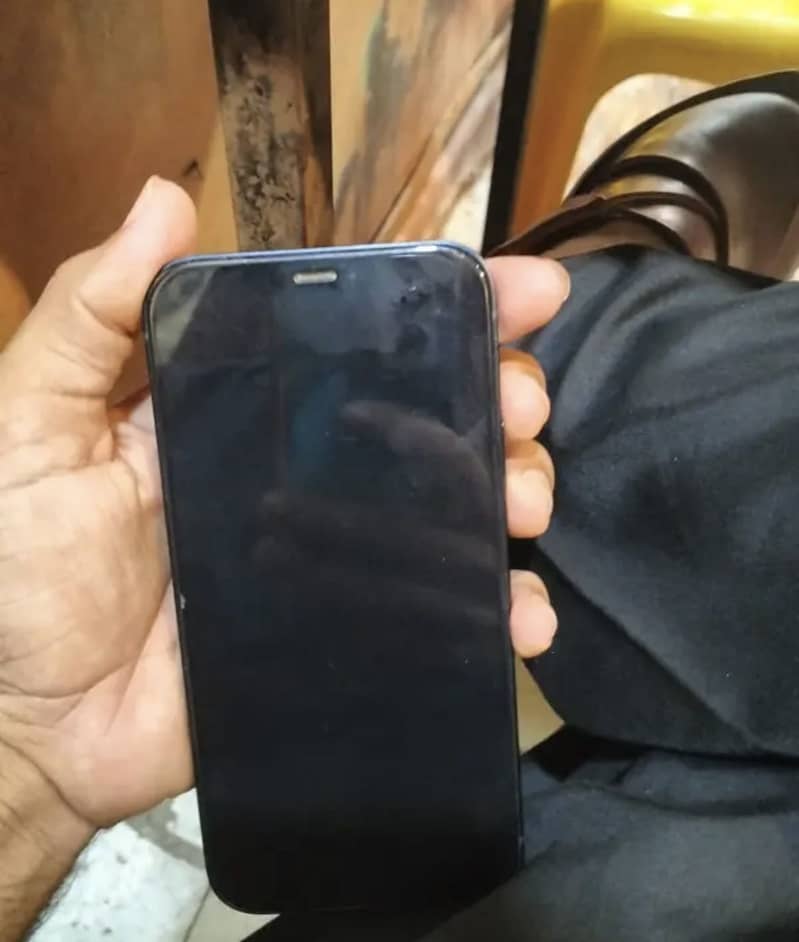 Apple iPhone 12 1
