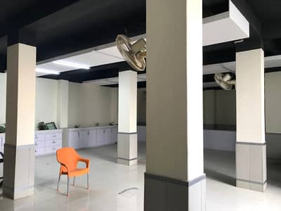 Commercial Space Available for Rent Total:9500-SQF Location:Expressway