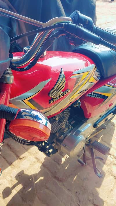 Good Condition 125 in red colour