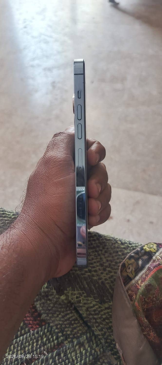 Apple iPhone 13 Pro Max 2