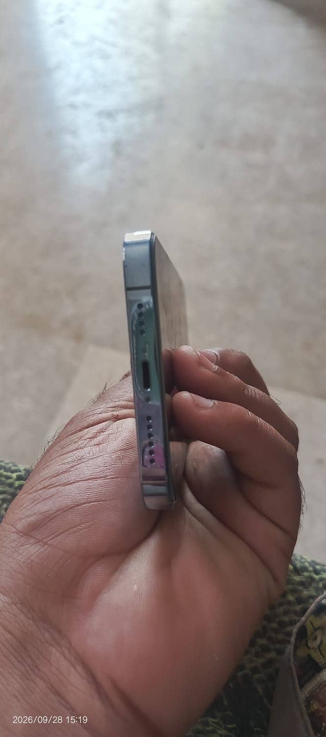 Apple iPhone 13 Pro Max 3