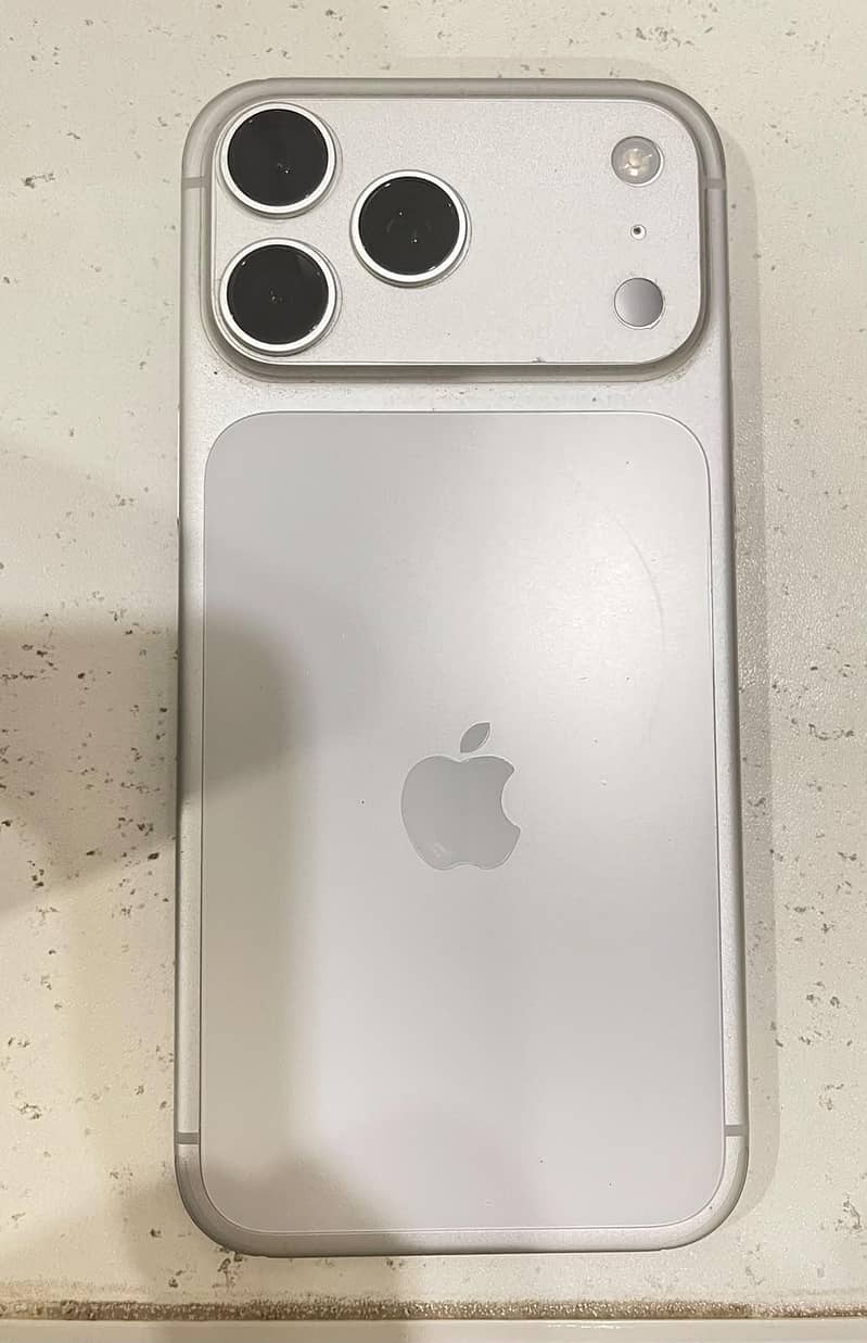 Apple iPhone 17 Pro Max 0