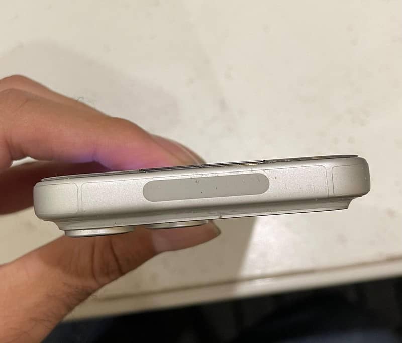 Apple iPhone 17 Pro Max 3