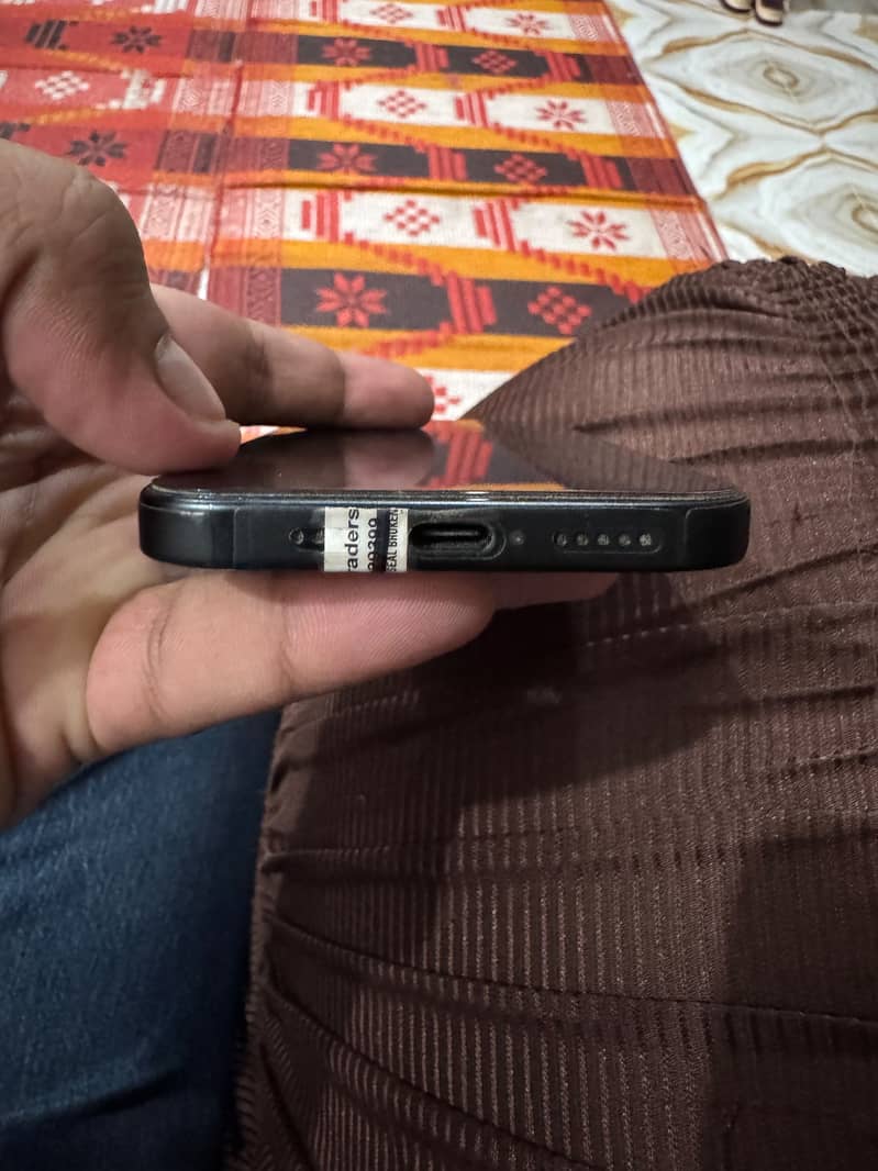 Apple iPhone 16 3