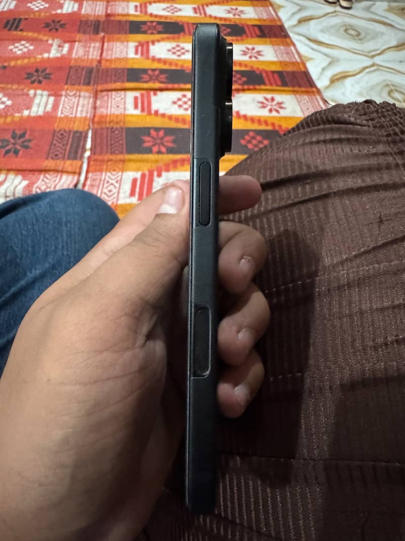 Apple iPhone 16 4