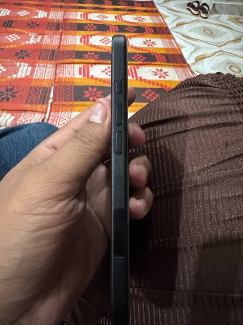 Apple iPhone 16 5