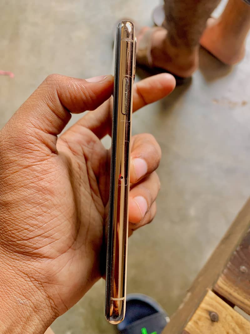 Apple iPhone XS 1