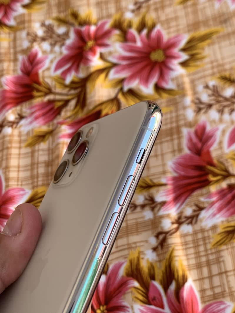 Apple iPhone 11 Pro 2