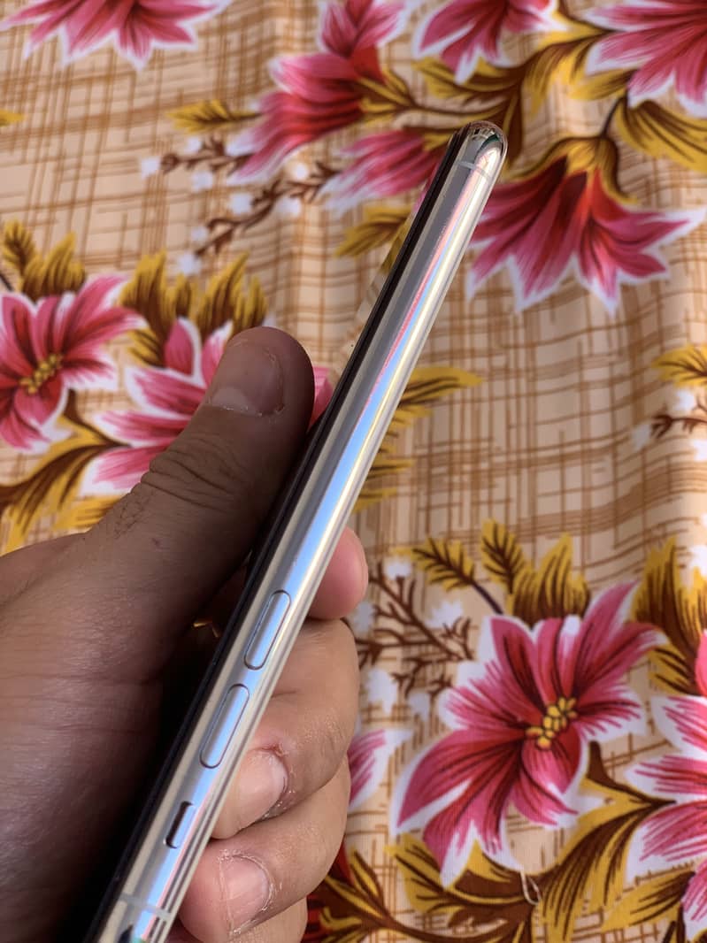 Apple iPhone 11 Pro 3