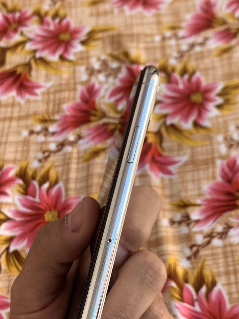 Apple iPhone 11 Pro 6