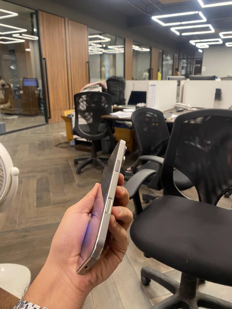 Apple iPhone 16 Pro Max 3