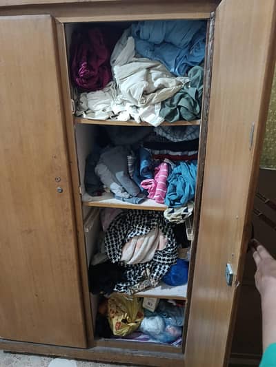 BHT achi condition may hai double door hai