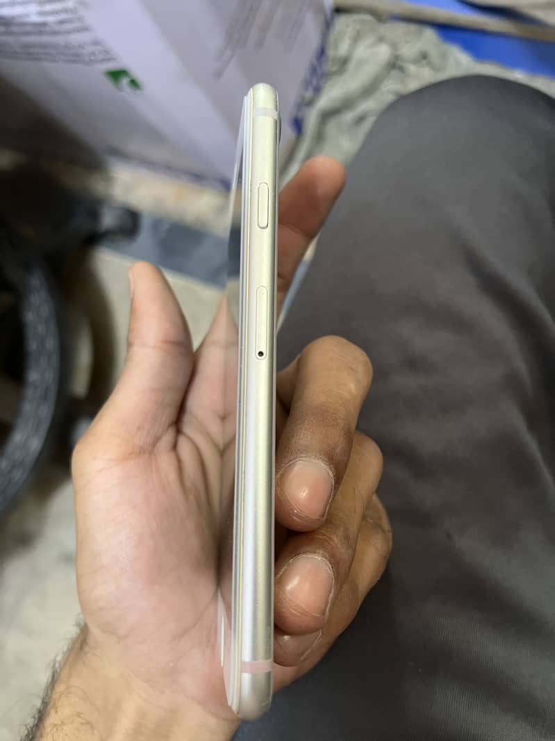 Apple iPhone 8 4