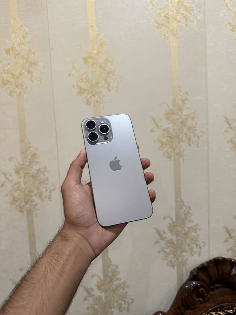 Apple iPhone 15 Pro Max 1