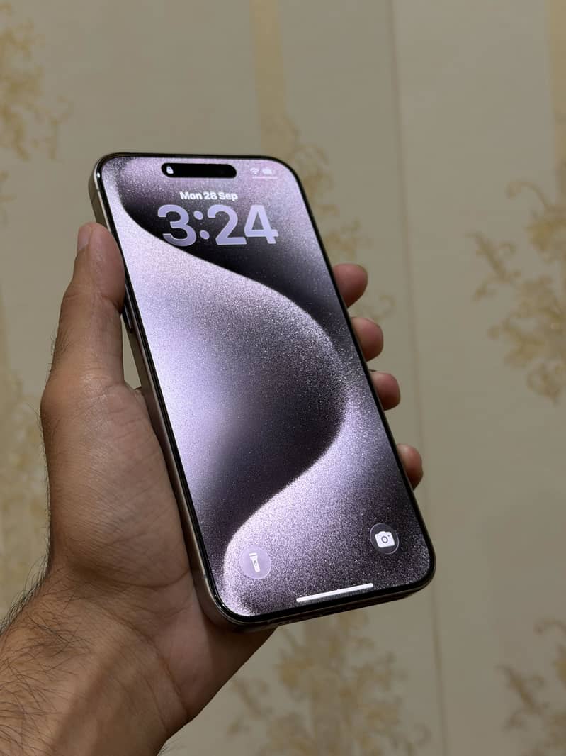 Apple iPhone 15 Pro Max 2