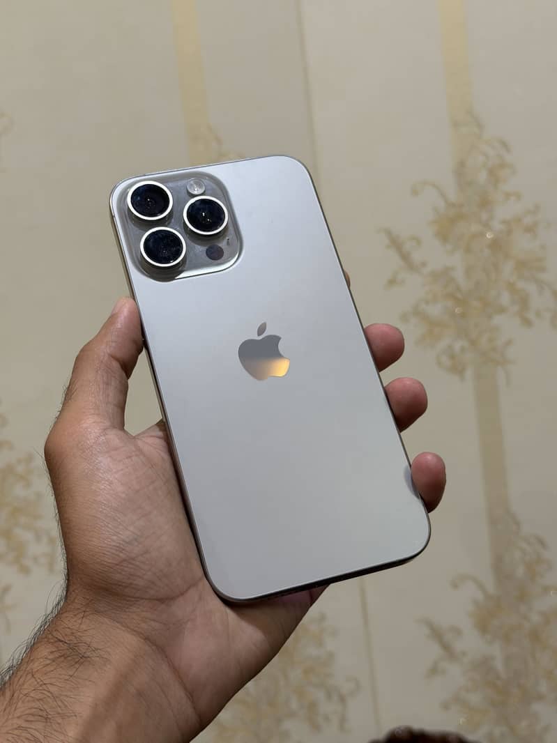 Apple iPhone 15 Pro Max 3