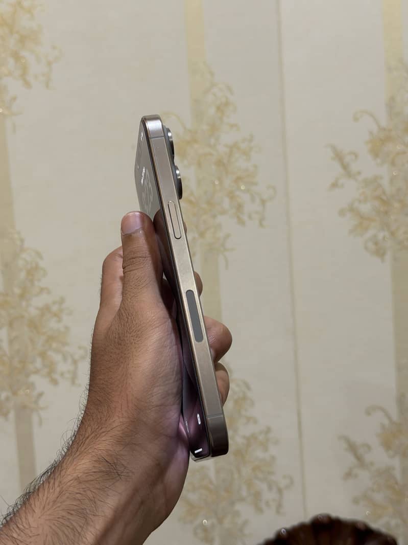 Apple iPhone 15 Pro Max 5