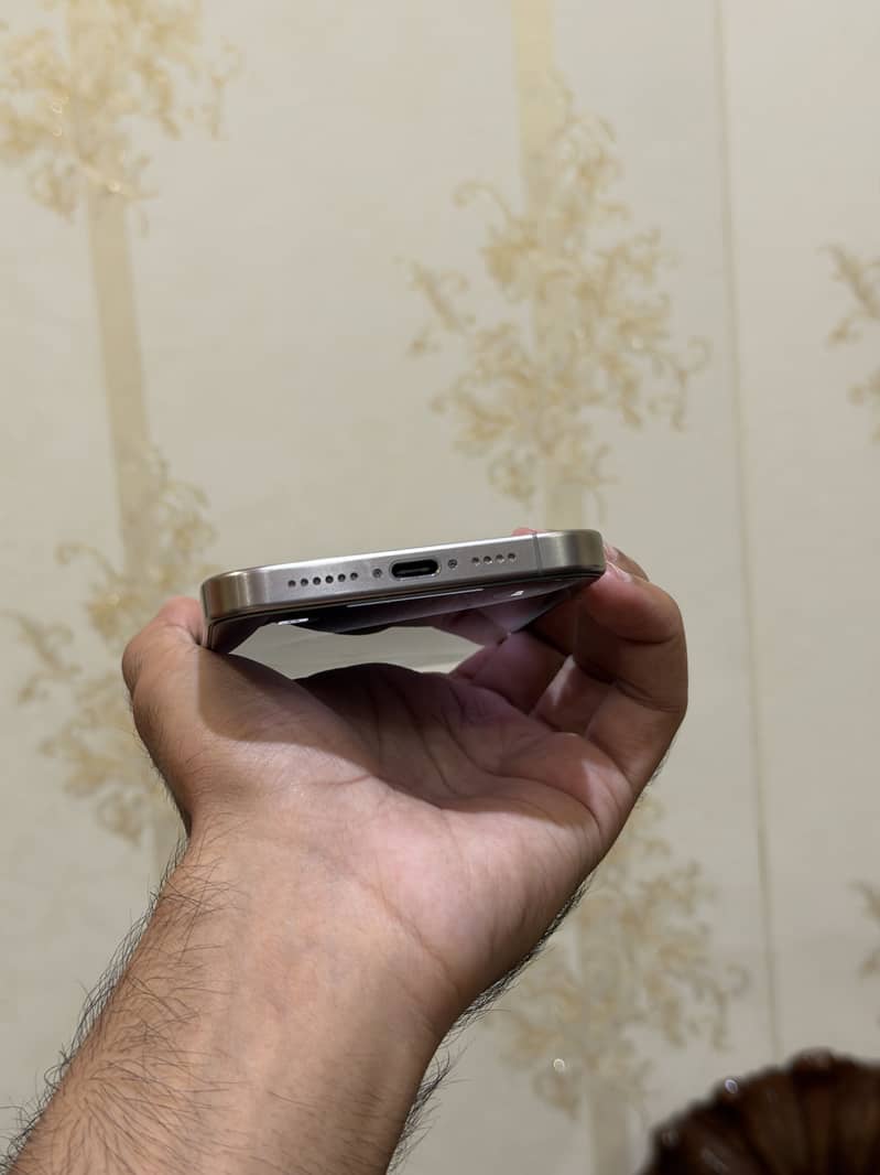 Apple iPhone 15 Pro Max 6