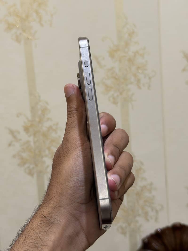 Apple iPhone 15 Pro Max 7