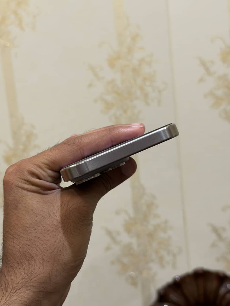 Apple iPhone 15 Pro Max 8