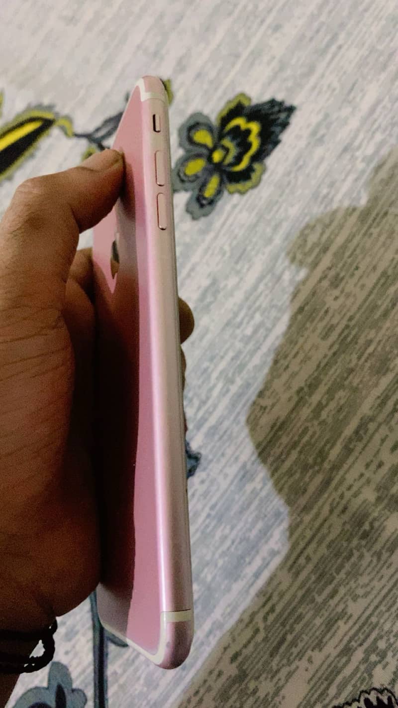 Apple iPhone 7 Plus 3