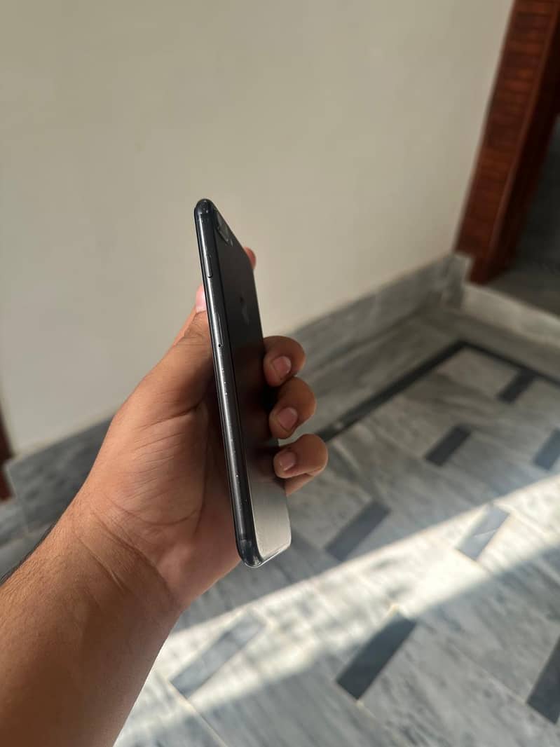 Apple iPhone 7 Plus 1
