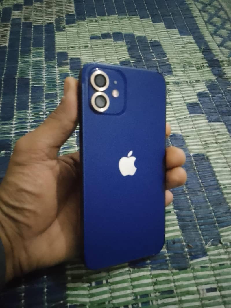 Apple iPhone 12 4