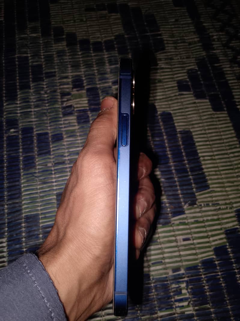 Apple iPhone 12 6