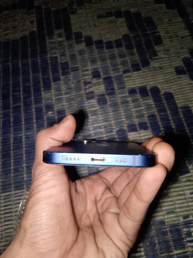 Apple iPhone 12 11