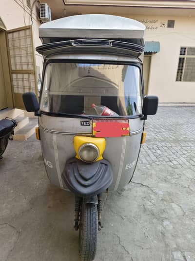 Tez Raftar Loader Rickshaw with Container Box – Urgent Sale!