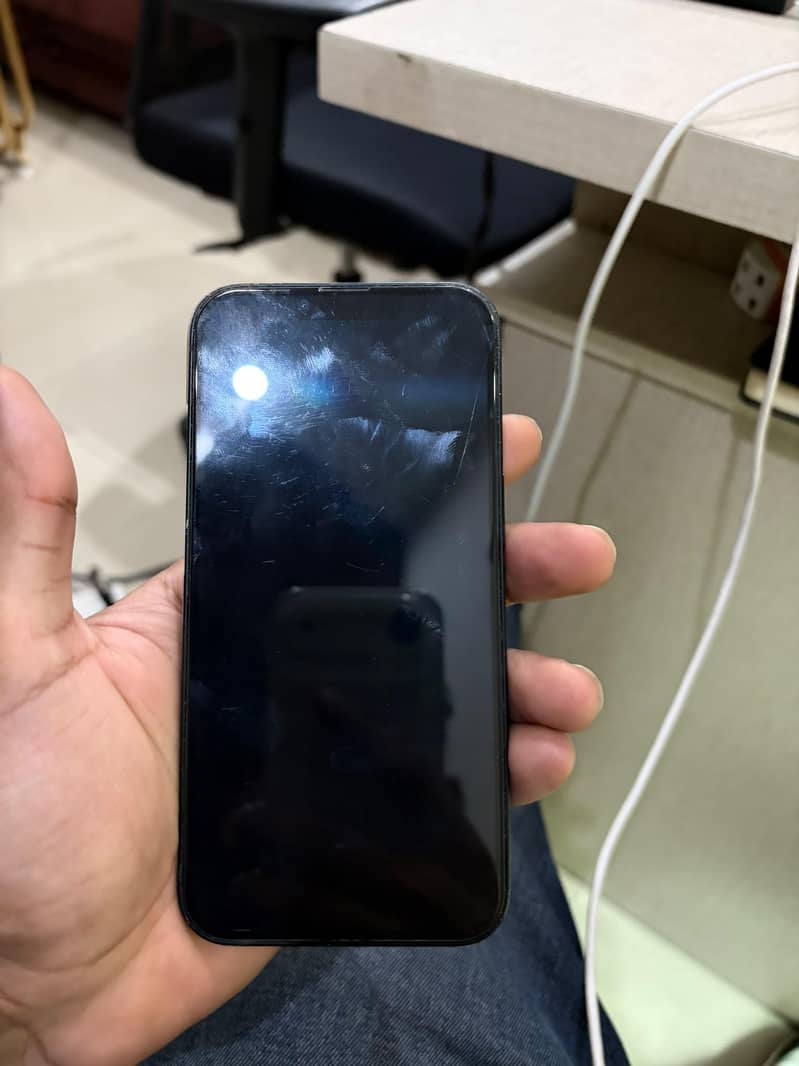 Apple iPhone 13 0