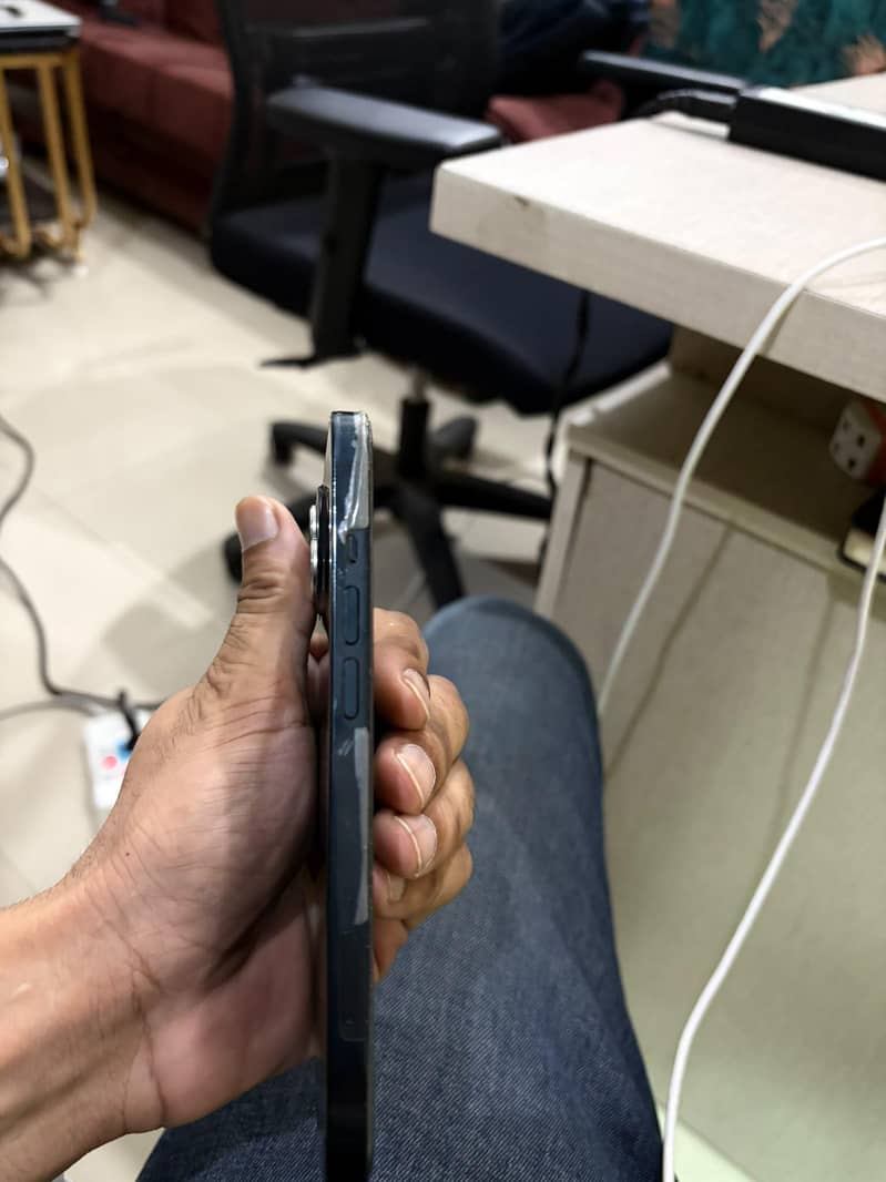 Apple iPhone 13 2